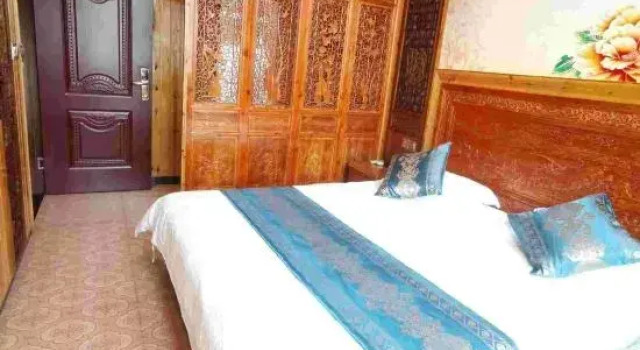 Люкс с 2 комнатами с балконом и с видом на горы Xiqiao Inn