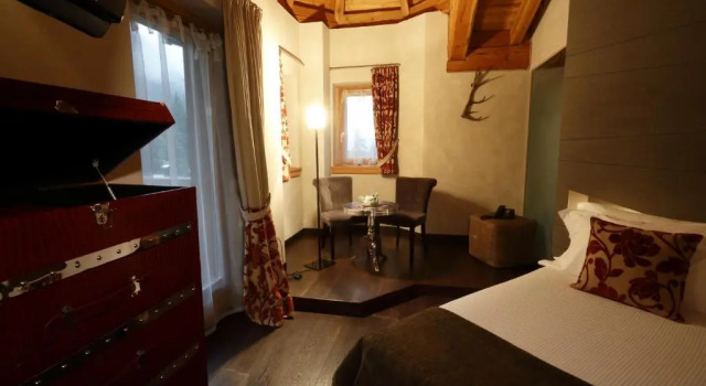 Полулюкс Deluxe DV Chalet Boutique Hotel & Spa