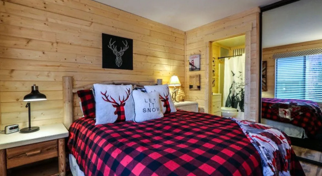 Forest Creek 29 Forest Setting Mountain Townhouse with Private Jacuzzi by RedAwning