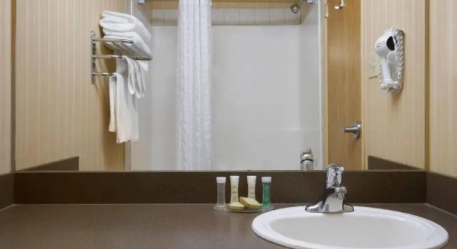 Четырёхместный номер Business Super 8 by Wyndham Fort St. John BC