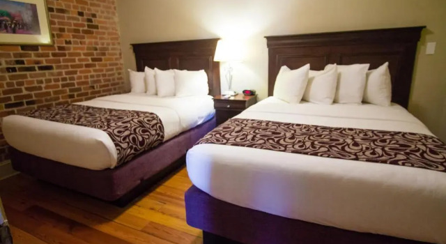 Четырёхместный номер Deluxe Inn on St. Peter, a French Quarter Guest Houses Property