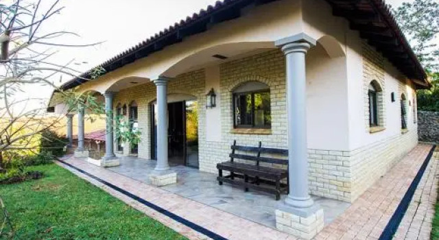 Stephans Guest House, Забронировать Гостевой дом Порт-Шепстон Квазулу-Наталь, рядом с Загородный клуб Port Shepstone