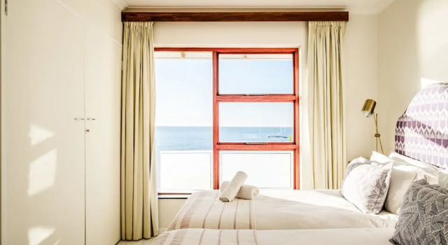 Вилла Luxurious Camps Bay Retreat w Sea Views Rock Residence