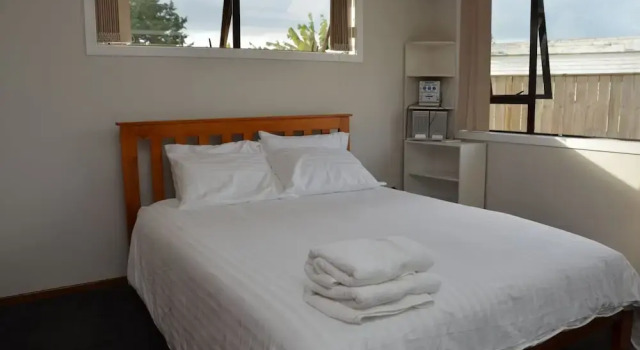 Cozy Home East Auckland, Забронировать Отель Пакуранга регион Окленд