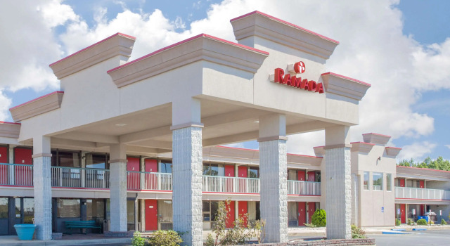 Ramada Hotel & Conference Center by Wyndham Edgewood, Rezervovat Hotel Edgewood Maryland