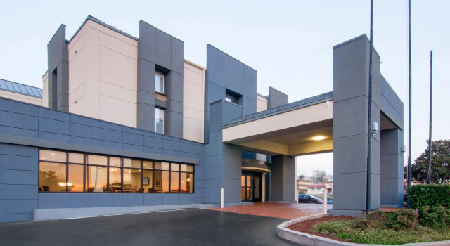 Двухместный люкс Holiday Inn Express Hotel & Suites Spence Lane by IHG