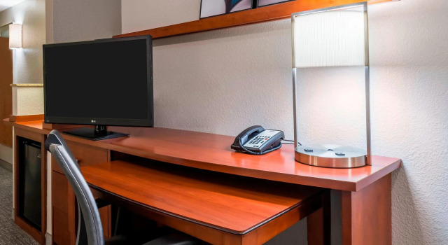 Четырёхместный номер Standard Courtyard Fort Myers at I-75 and Gulf Coast Town Center