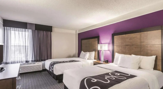 Четырёхместный люкс c 1 комнатой La Quinta by Wyndham Cincinnati Sharonville