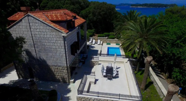Вилла City Beach Villa with Pool and Sea View
