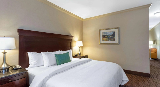 Шестиместный люкс с 2 комнатами Hawthorn Extended Stay by Wyndham West Palm Beach Airport