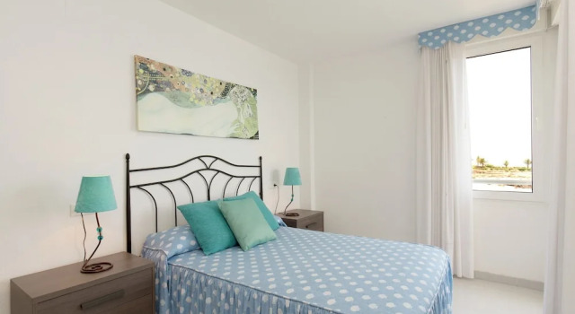 Апартаменты Well Kept Apartment with Sea Views & 2 Swimming Pools near Vinaròs