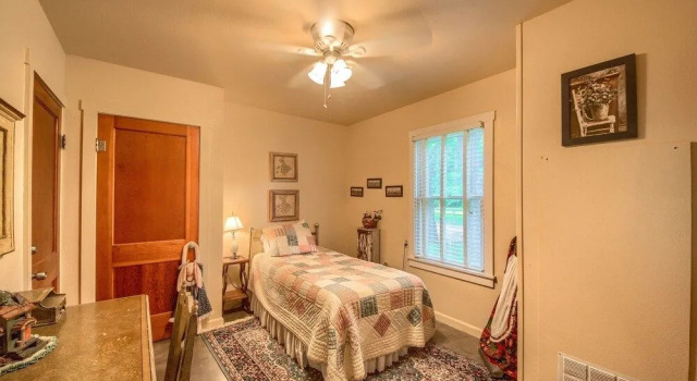 Das Mueller Guest Haus 3 Bedroom Home by RedAwning