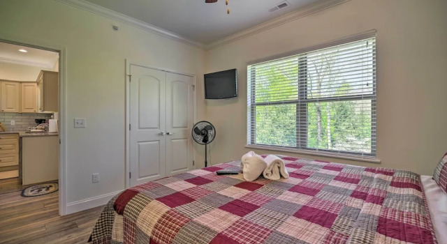 Townsend Condo w/ Pool, Great Smoky Mountain Views