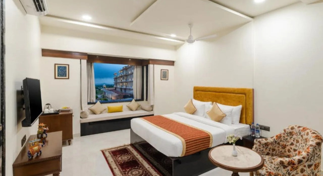 Traavista Aravali Mahal - Luxury Lake View Heritage Resort in Udaipur, Забронировать Отель Отели штата Раджастхана с парковкой, Парковка