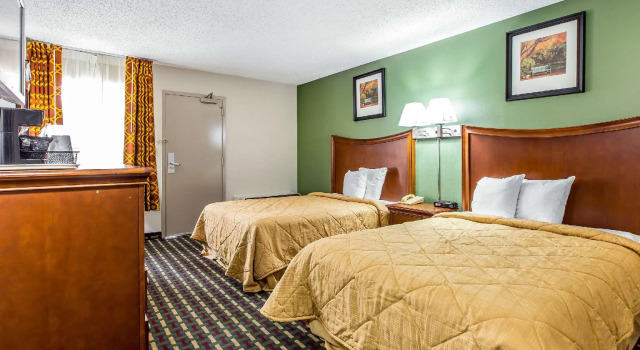 Четырёхместный номер Standard Quality Inn Homewood