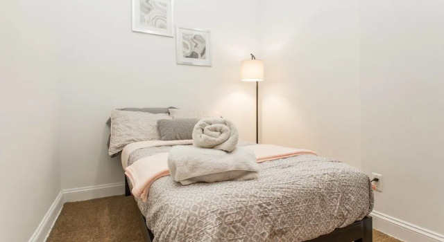 Апартаменты Live Like a Local - Downtown 3 BDR Gem