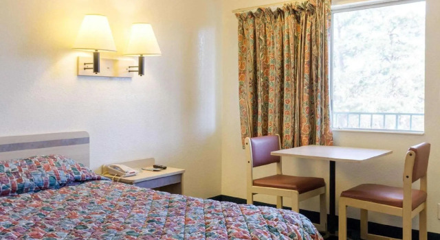 Двухместный номер Standard Express Inn Near Columbus Airport