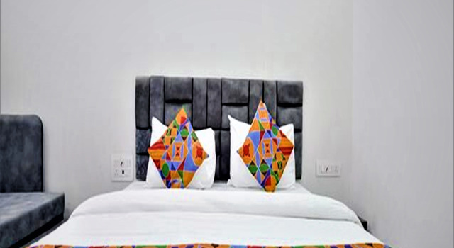 Номер Premium Fabexpress Bhau Residency