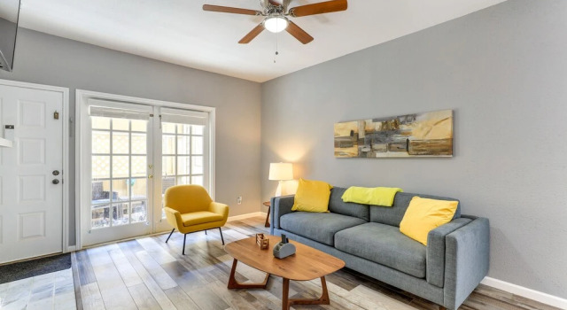 Houston Rental in Gated Community w/ Pool Access!, Забронировать Отель Хьюстон Texas Gulf Coast, рядом с Baylor St. Luke's Medical Center-McNair Campus