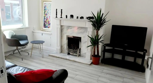 Апартаменты Gorgeous Stylish Cheri Victorian House In Manchester