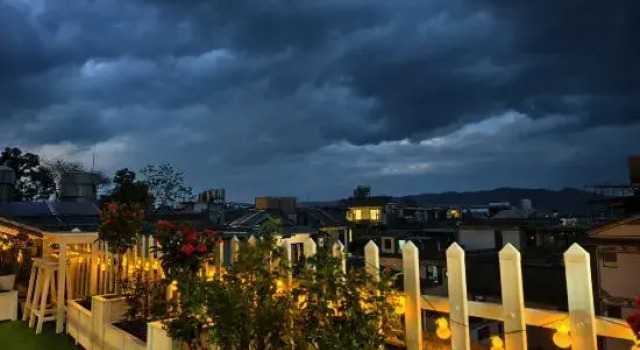 Chenxing Xiaoyuan Light Luxury Homestay (Dali Ancient City Branch), Prenota Hotel Hotel a Dali con parcheggio, Parcheggio