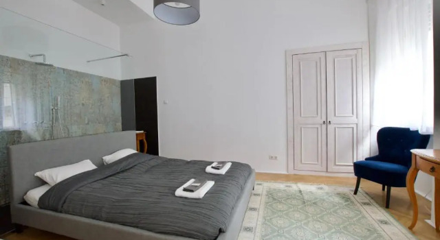 Luxury Apartment by Hi5 - Október 6 Street, Забронировать Апартаменты/квартира Отели Будапешта с парковкой, рядом с Базар Королевского сада, Парковка