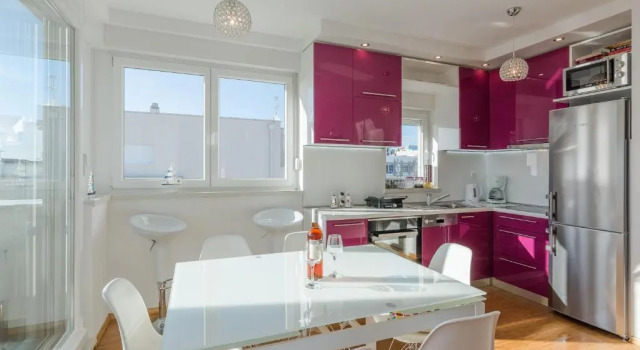 Fucshia dreams, brand new penthouse for 8