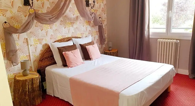Номер Superior Logis Hôtel Saint Cyr