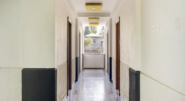SPOT ON 77586 Royal Inn Lodging, Забронировать Отель Отели штата Махараштры 3 звезды, 3*
