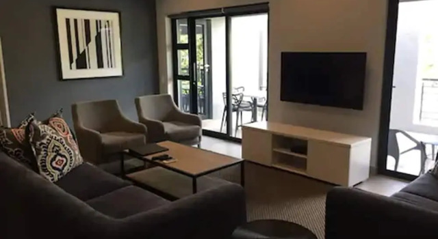 Апартаменты с 2 комнатами с балконом Odyssey Luxury Apartments - Back Up Generator