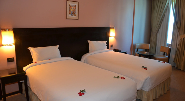 Almas Hotel
