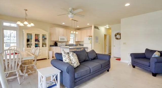 Апартаменты с 3 комнатами с балконом Sunny Ocean City Retreat ~ Qtr-mi to Beach!