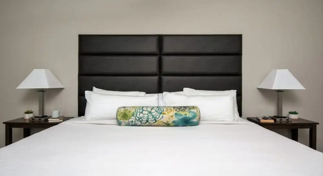 Bold CozySuites w/pool, gym, roof #7, Забронировать Отель Отели Далласа 4 звезды, рядом с Dallas Weekly Newspaper, 4*