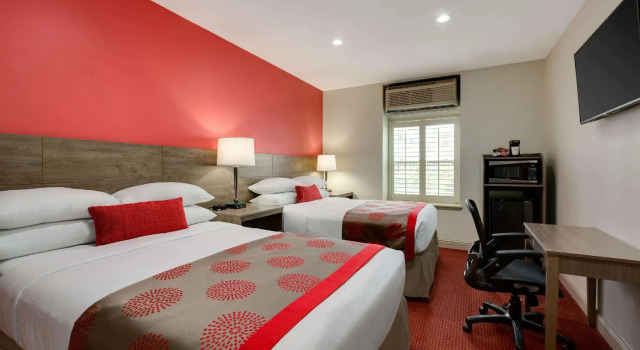 Четырёхместный номер Standard Ramada by Wyndham Oakland Downtown City Center