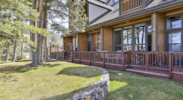 Апартаменты с 3 комнатами с балконом 2 Mi to Lake Dillon: Spacious Condo w/ Mtn Views