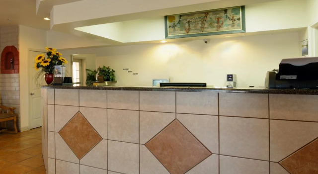 Americas Best Value Inn & Suites Gallup, Varaa Hotelli Gallup New Mexico