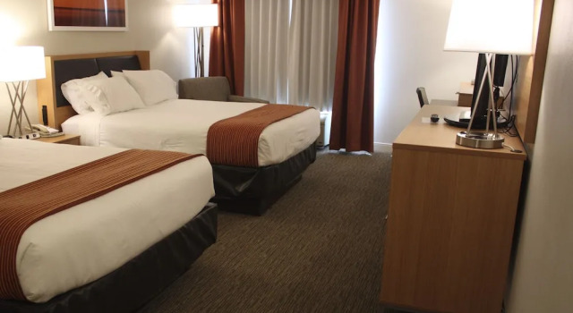 Четырёхместный номер Standard с видом на озеро Holiday Inn Express Munising-Lakeview by IHG