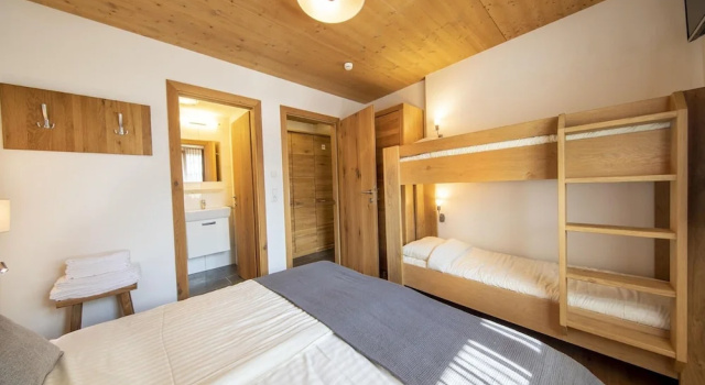 Апартаменты с 3 комнатами с балконом Modern Apartment With Balcony and Access to Sauna