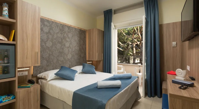 Двухместный номер Superior с балконом Hotel Cannes - in pieno centro