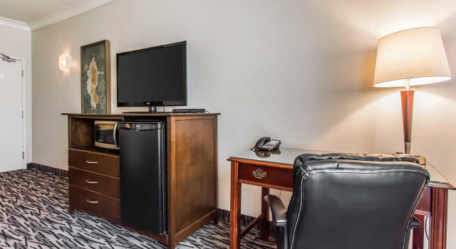 Люкс c 1 комнатой Quality Inn & Suites Garden of the Gulf