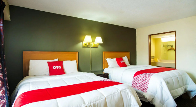 Четырёхместный номер Standard OYO Hotel Hutchinson West 4th Ave