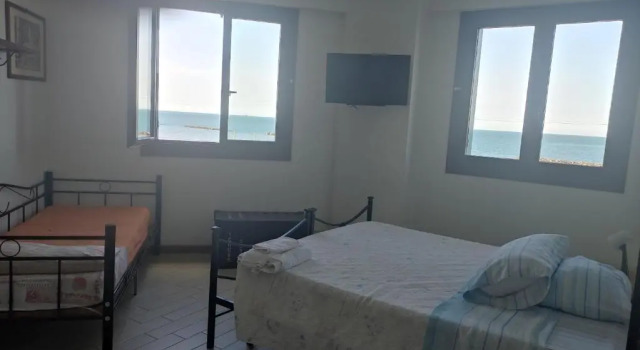 Трёхместный номер Standard с видом на море B&B Pontemare