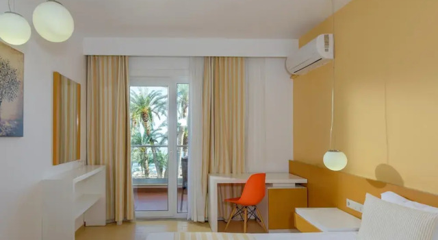 Двухместный номер Standard с балконом и с видом на море Zeus Hotels Palm Beach