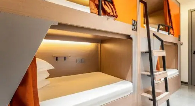 Кровать в общем номере (мужской номер) Qingmo Nianhua Youth Hostel (Huimin Street Bell and Drum Tower Subway Station Branch)