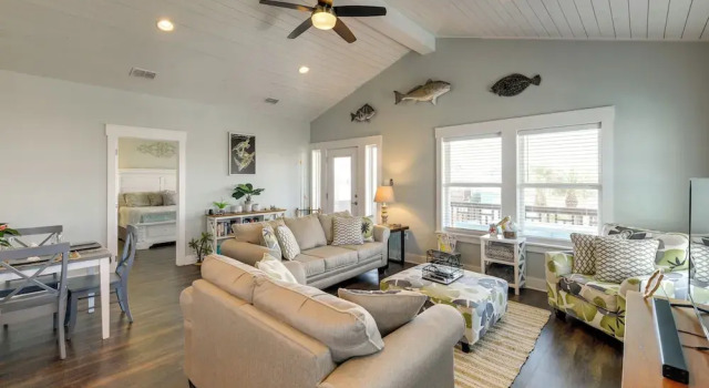 Resort Perks: Waterfront Rockport Home!