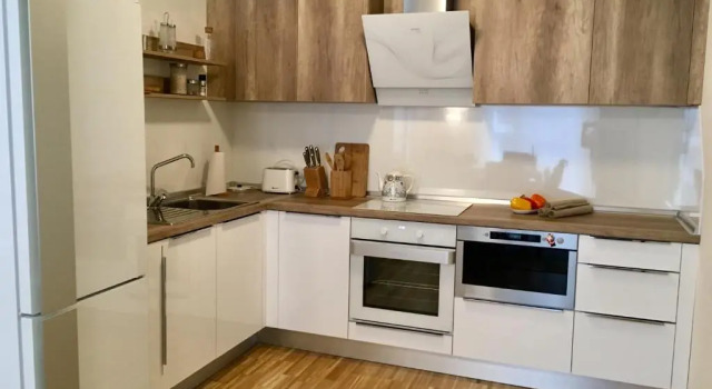 Апартаменты White Vintage Park View Apartment