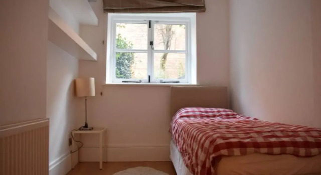 Shepherd's Bush 2 Bedroom Flat With Garden
