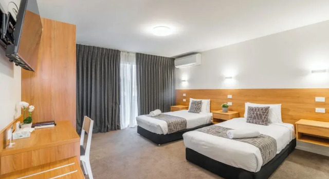 Трёхместный номер Luxury Rainbow Motel Queanbeyan