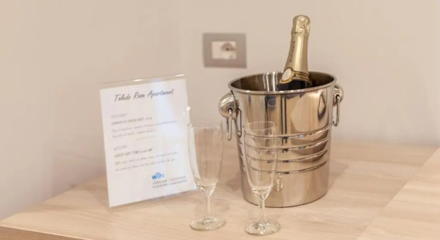 Toledo Rose, Забронировать Отель Отели Неаполя с парковкой, рядом с Кафедральный собор Неаполя, Парковка
