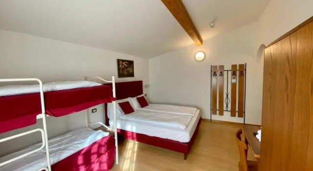 Четырёхместный номер Comfort Casteluce Hotel Funivie